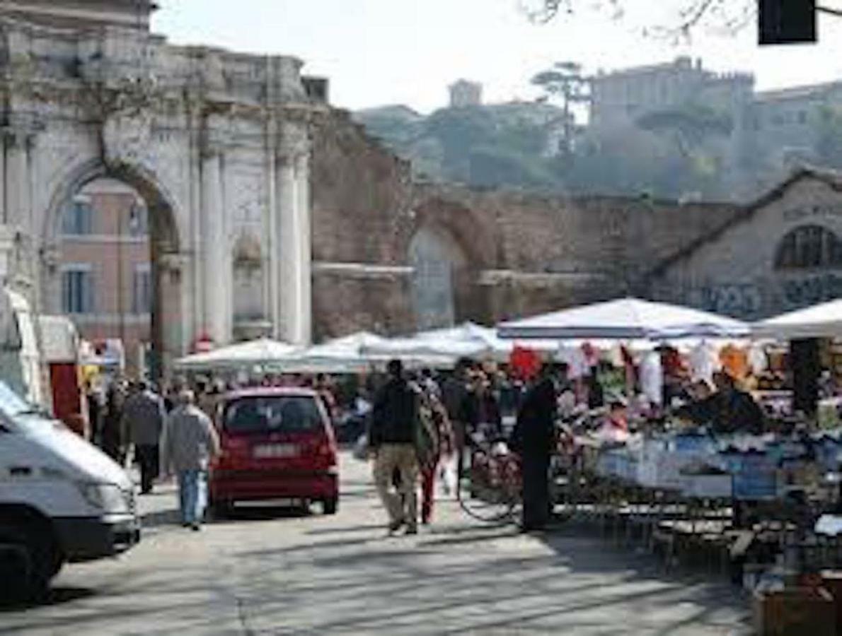 Panoramic Castle Apt Trastevere Rome Exterior photo
